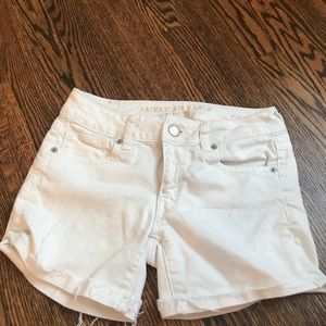 Women’s White AMERICAN Eagle Shorts